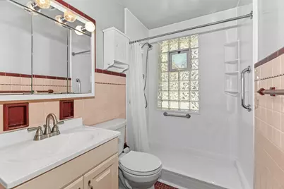 4230 S Packard Ave, Saint Francis, WI 53235 - Photo 33