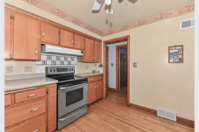 4230 S Packard Ave, Saint Francis, WI 53235 - Photo 21