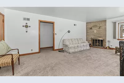 4230 S Packard Ave, Saint Francis, WI 53235 - Photo 13