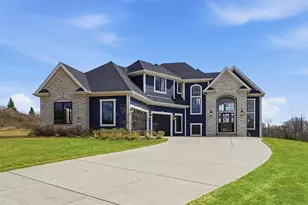 N87W25037 Bay Ct, Lisbon, WI 53089 - Photo 3