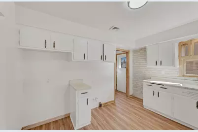 5136 N 69th St, Milwaukee, WI 53218 - Photo 9