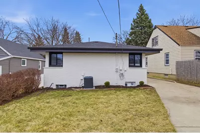 1215 S 91st St, West Allis, WI 53214 - Photo 39