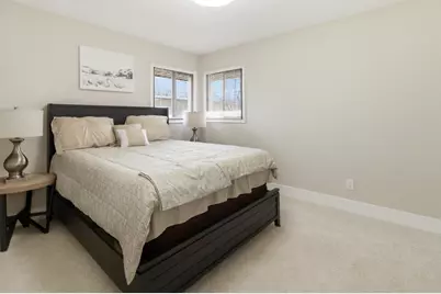 1215 S 91st St, West Allis, WI 53214 - Photo 17