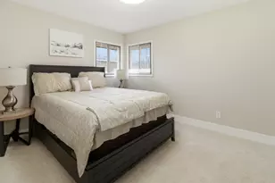 1215 S 91st St, West Allis, WI 53214 - Photo 17