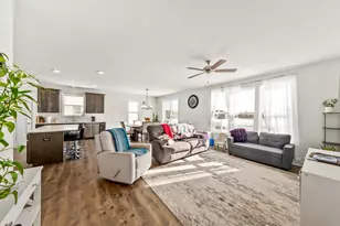 W218N16074 Tiger Lily Dr, Jackson, WI 53037 - Photo 7