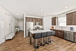 W218N16074 Tiger Lily Dr, Jackson, WI 53037 - Photo 3