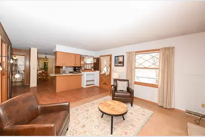 5316  Robin Dr, Greendale, WI 53129 - Photo 9