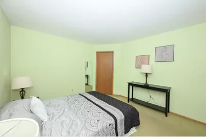 5316  Robin Dr, Greendale, WI 53129 - Photo 15