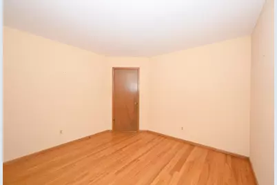 5316  Robin Dr, Greendale, WI 53129 - Photo 17