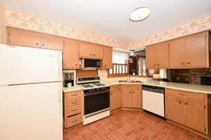 5316 Robin Dr, Greendale, WI 53129 - Photo 11