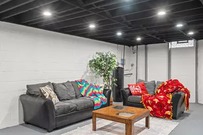 8710 W Hawthorne Ln, Franklin, WI 53132 - Photo 33