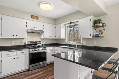 8710 W Hawthorne Ln, Franklin, WI 53132 - Photo 11