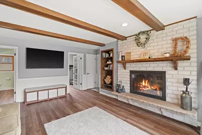 8710 W Hawthorne Ln, Franklin, WI 53132 - Photo 17