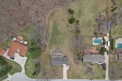 8710 W Hawthorne Ln, Franklin, WI 53132 - Photo 39