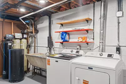 8710 W Hawthorne Ln, Franklin, WI 53132 - Photo 35