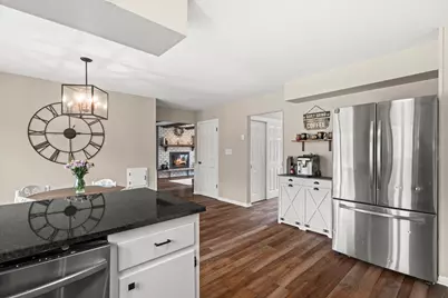 8710 W Hawthorne Ln, Franklin, WI 53132 - Photo 13