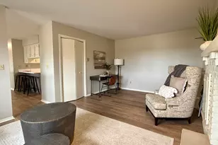 975 Manor Dr, Neenah, WI 54956 - Photo 5