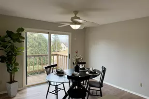 975 Manor Dr, Neenah, WI 54956 - Photo 9