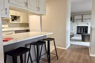 975 Manor Dr, Neenah, WI 54956 - Photo 9