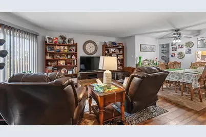 W168N11519  El Camino Dr, Germantown, WI 53022 - Photo 7