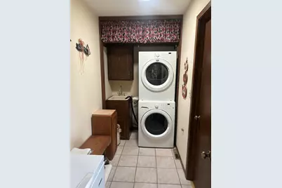 1214  Cherrywood Dr, Waukesha, WI 53188 - Photo 11