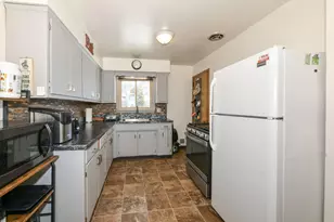 703 Perry Ave, Racine, WI 53406 - Photo 9