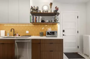 1714 E Kane Pl, Milwaukee, WI 53202 - Photo 1