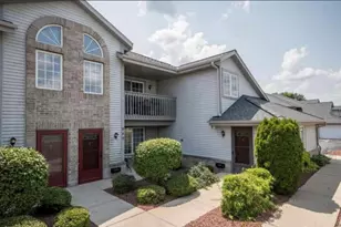 949 Quinlan Dr, Pewaukee, WI 53072 - Photo 1