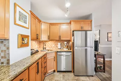 1919 N Summit Ave #1C, Milwaukee, WI 53202 - Photo 9