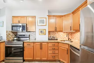 1919 N Summit Ave, Milwaukee, WI 53202 - Photo 9