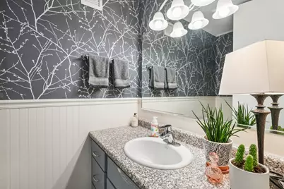 1919 N Summit Ave #1C, Milwaukee, WI 53202 - Photo 15