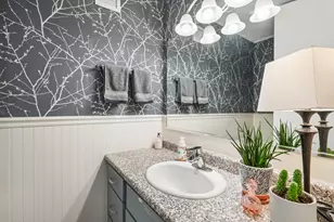 1919 N Summit Ave, Milwaukee, WI 53202 - Photo 17