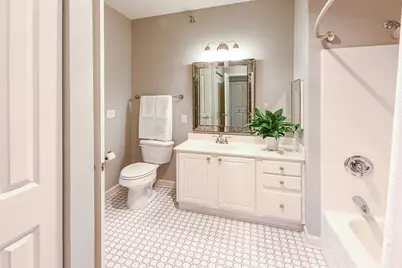 4120 S Lake Dr #450, Saint Francis, WI 53225 - Photo 9