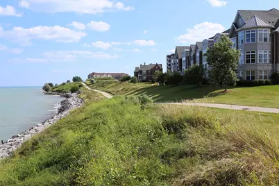 4120 S Lake Dr #450, Saint Francis, WI 53225 - Photo 15