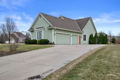 W177N5440  Legend Ct, Menomonee Falls, WI 53051 - Photo 9