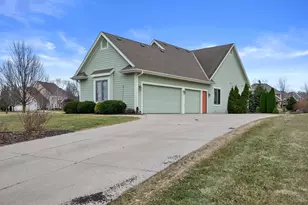 W177N5440 Legend Ct, Menomonee Falls, WI 53051 - Photo 9