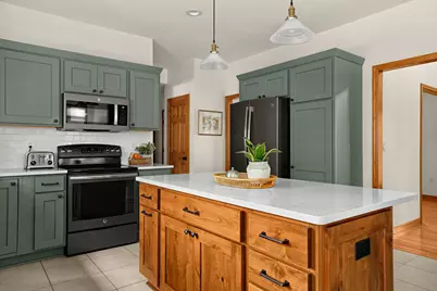 867  Olympic Dr, Onalaska, WI 54650 - Photo 9