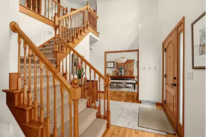 867  Olympic Dr, Onalaska, WI 54650 - Photo 5