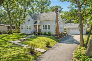 812 Van Slyke Dr, Fontana, WI 53125 - Photo 1