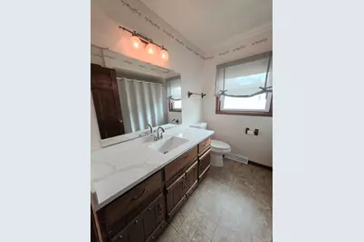 W165N10602  Wagon Trl, Germantown, WI 53022 - Photo 19