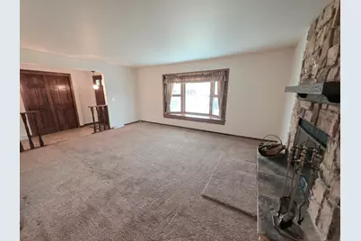 W165N10602  Wagon Trl, Germantown, WI 53022 - Photo 7