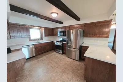 W165N10602  Wagon Trl, Germantown, WI 53022 - Photo 17