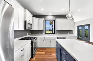 W77N400 Prairie View Rd, Cedarburg, WI 53012 - Photo 5