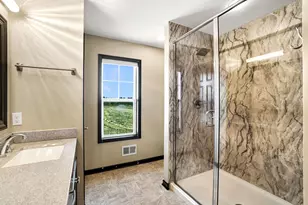 W77N400 Prairie View Rd, Cedarburg, WI 53012 - Photo 9