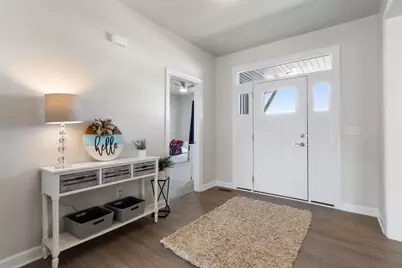 560 N Boulder Ridge Dr, Lake Geneva, WI 53147 - Photo 3