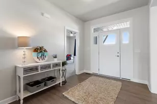 560 N Boulder Ridge Dr, Lake Geneva, WI 53147 - Photo 3