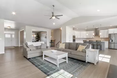 560 N Boulder Ridge Dr, Lake Geneva, WI 53147 - Photo 9