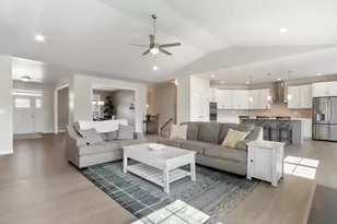 560 N Boulder Ridge Dr, Lake Geneva, WI 53147 - Photo 9