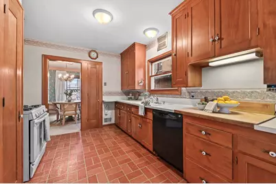 8027 W Woodland Ave, Wauwatosa, WI 53213 - Photo 11