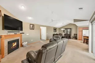 12248 W Virginia Cir, Franklin, WI 53132 - Photo 9